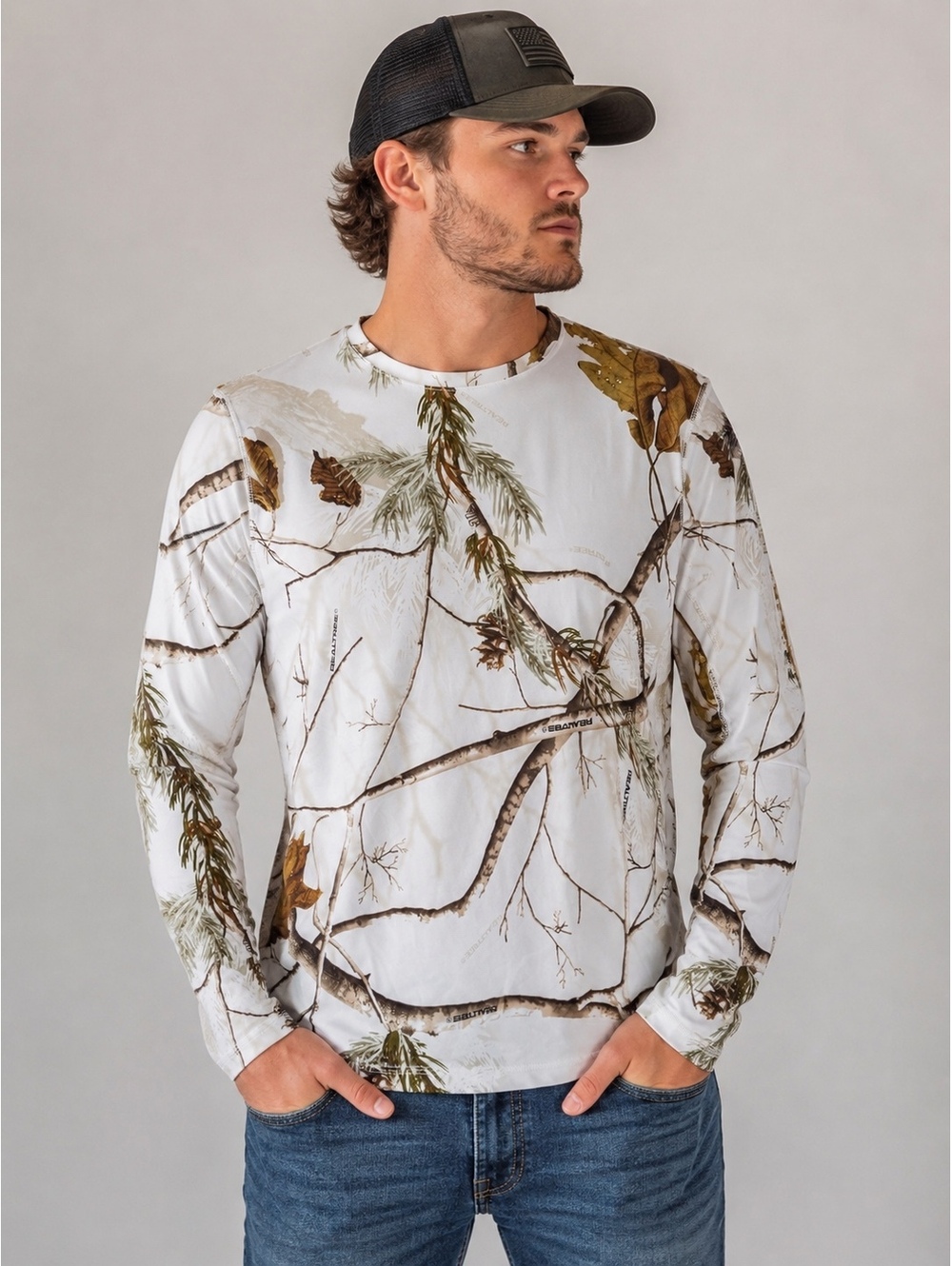 Realtree Men’s Medium White Snow Camo Long Sleeve Hunting Performance Shirt